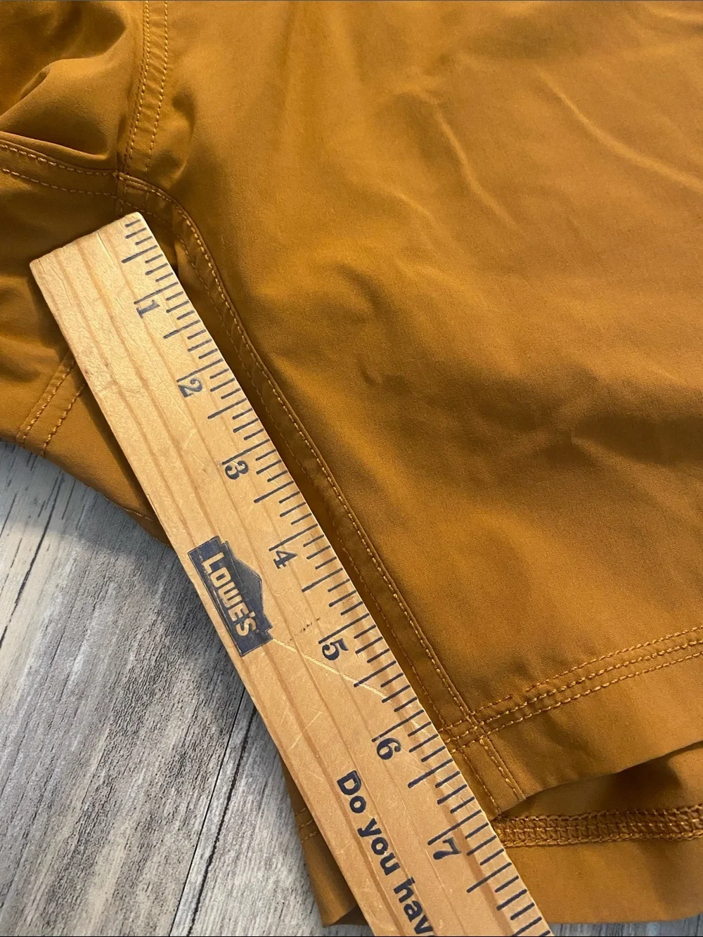 Vuori Kore Shorts Mens Orange Turmeric 7 Inseam Lined Elastic Waist Athletic L